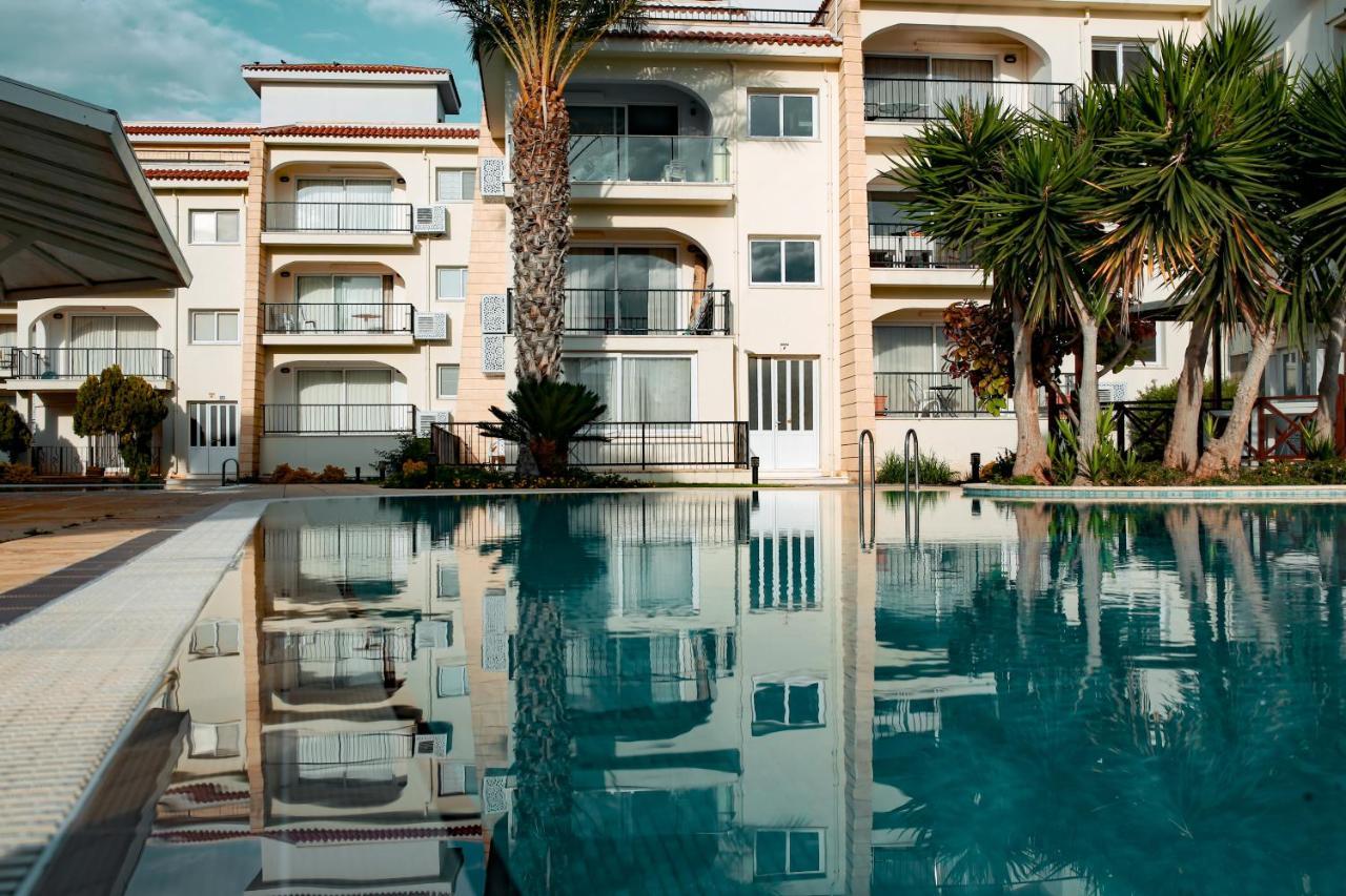 Fantastic 4 Cyprus First Line Beachfront Boghaz Eksteriør bilde